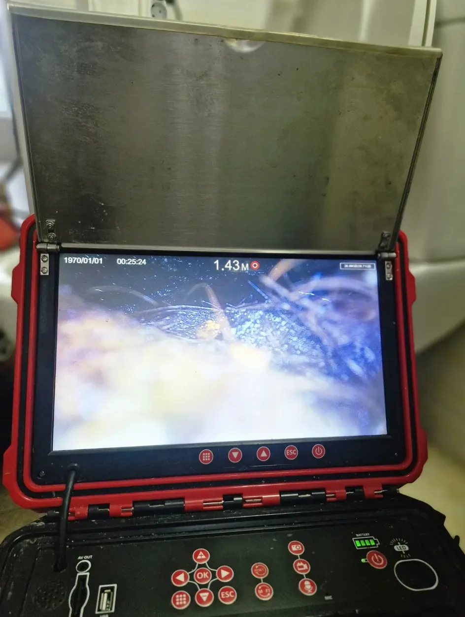 강서구 맨홀과 외부 관로 연결 상태를 살펴보는 작업자료